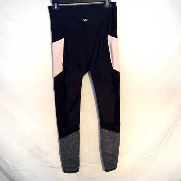 High Waisted Black Leggings w/ light pink pockets Size Medium - Picture 2 of 10